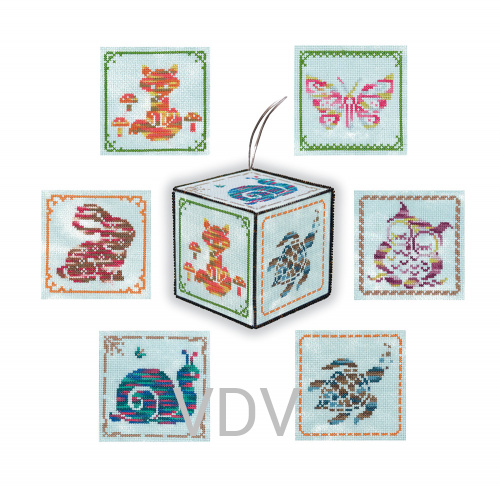 М-0364 "Куб-фауна" (набір для вишивання муліне ДМС+ бісер Preciosa) 8.5х8.5х8.5 см (на тканині DMC 222M мармур)