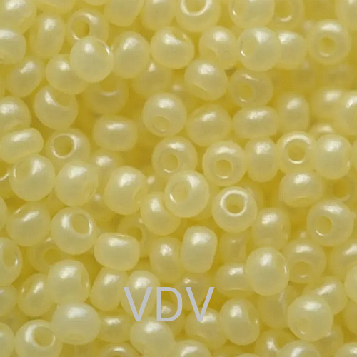 17286/520-10/0-19001-331 Бісер Чехія (перлиновий жовтий блідий) 50 г