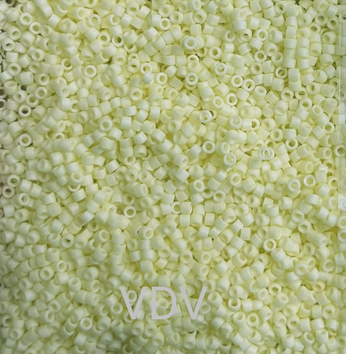 DB-1511-1 Бісер Miyuki Delica Beads 11/0 (матовий жовтий блідий) 50 г
