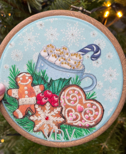 ВК-0110 "Різдвяне маршмелоу"  (набір для вишивання декоративною вишивкою та бісером з п'яльцями-рамкою ДМС) Ø 13.5 см